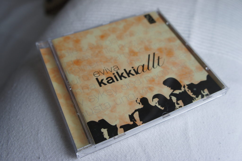 Evivakörens första skiva KAikkiAllt 2004.